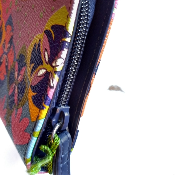 Zip-Around Rio Wristlet | Vera Bradley - Picture 15 of 16